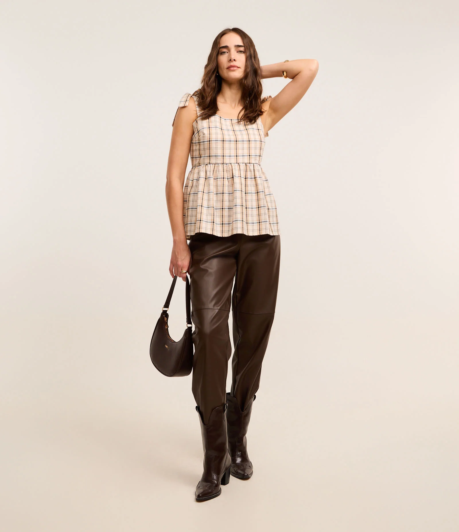 Blusa em Tricoline com Laço na Alça e Estampa Xadrez Bege 2