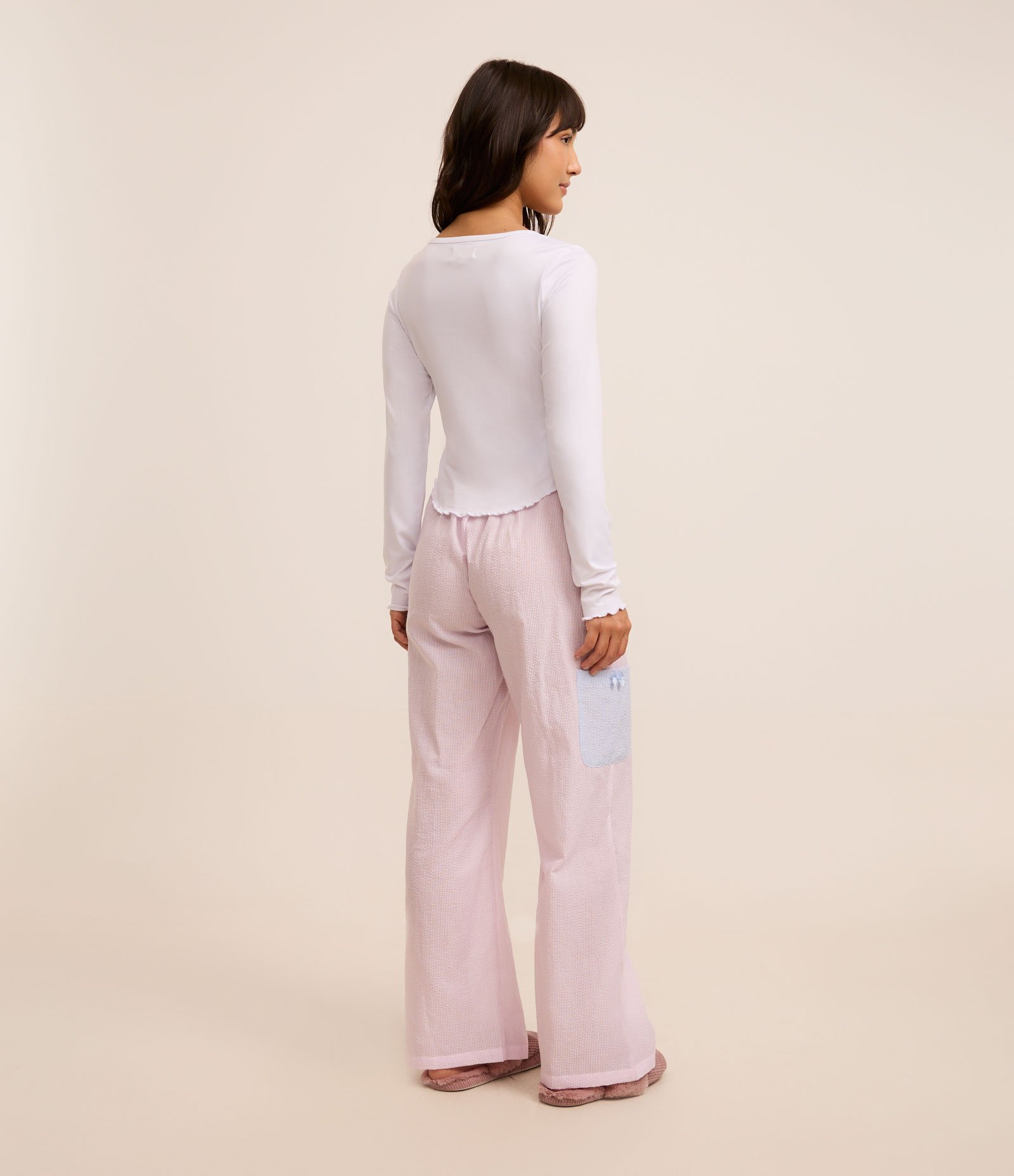 Pijama Longo com Detalhes Contrastantes e Calça com Textura Enrugada e Bolsos Bege/Rosa/Azul 3