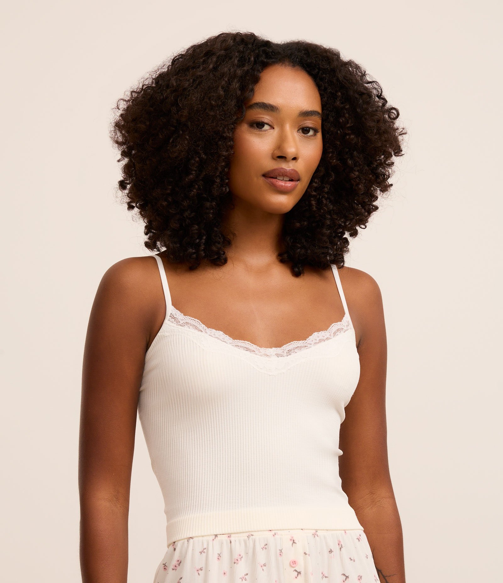 Blusa de Pijama Alcinha em Poliamida Seamless com Renda Branco 2