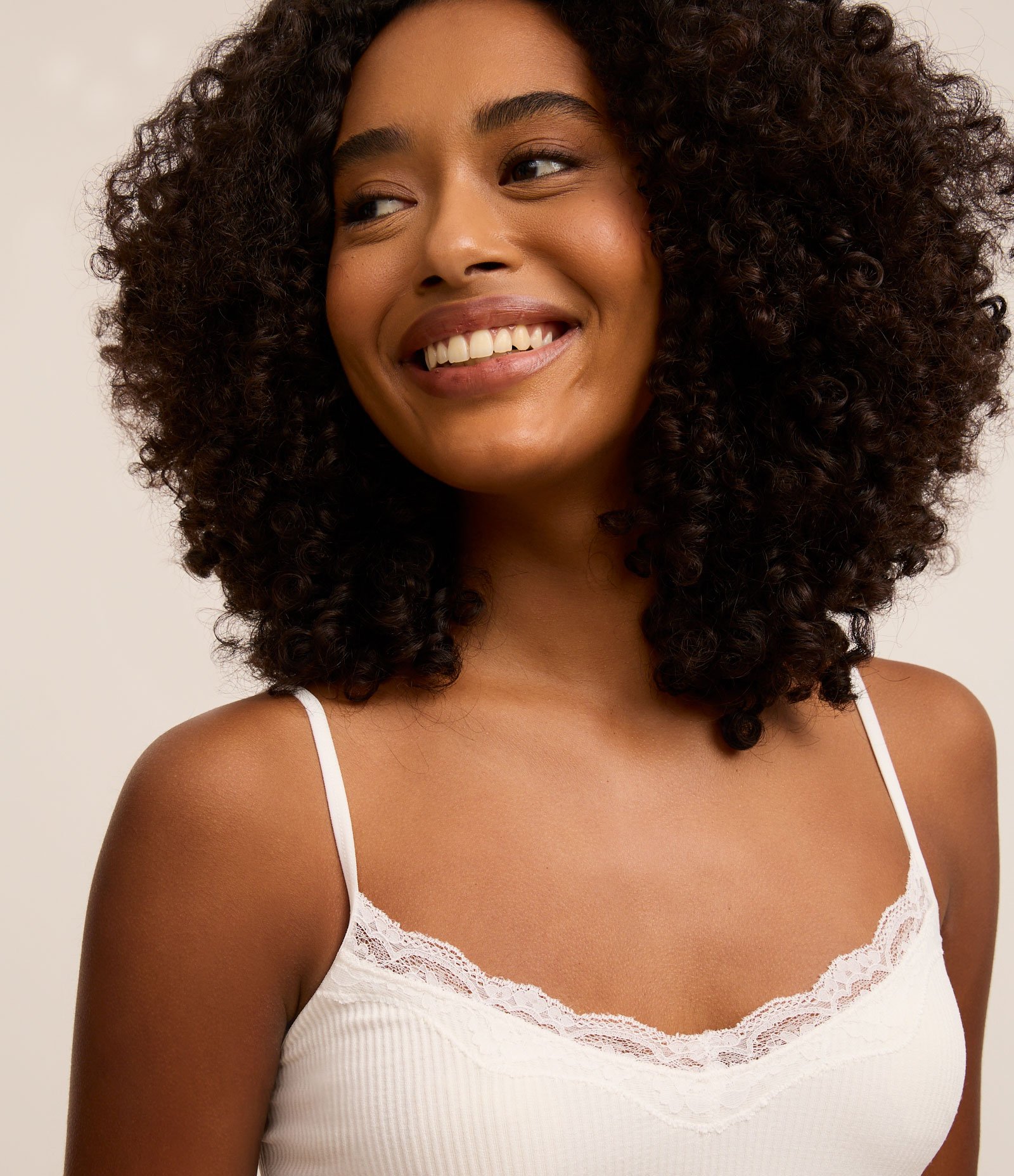 Blusa de Pijama Alcinha em Poliamida Seamless com Renda Branco 3