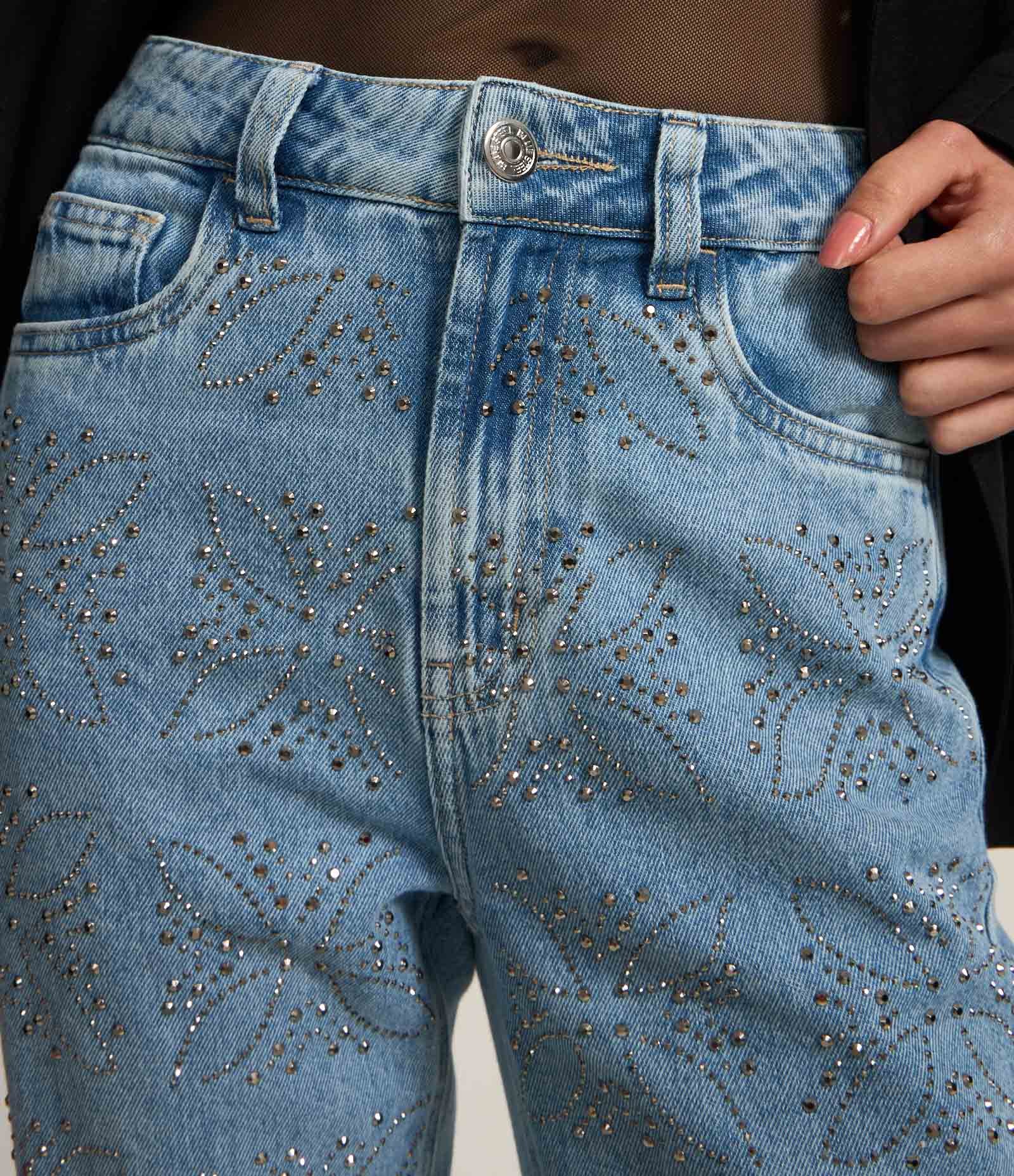 Calça Reta em Jeans com Flores de Brilhos Aplicados Azul 4