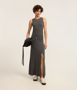 Vestido Evasê Longo em Moletinho sem Manga e com Fenda