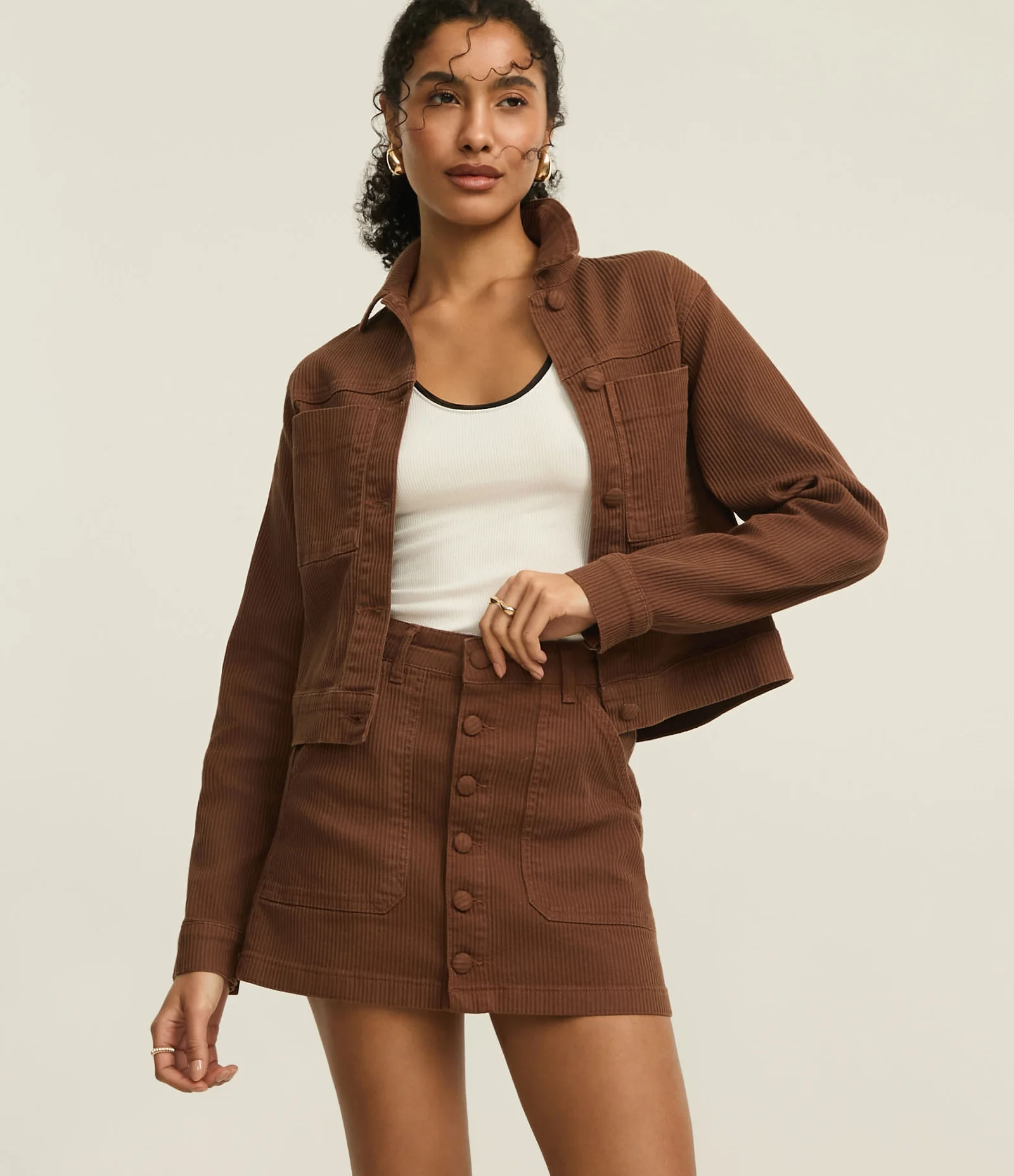 Saia Curta em Sarja Cotele com Botões Forrados Marrom 2