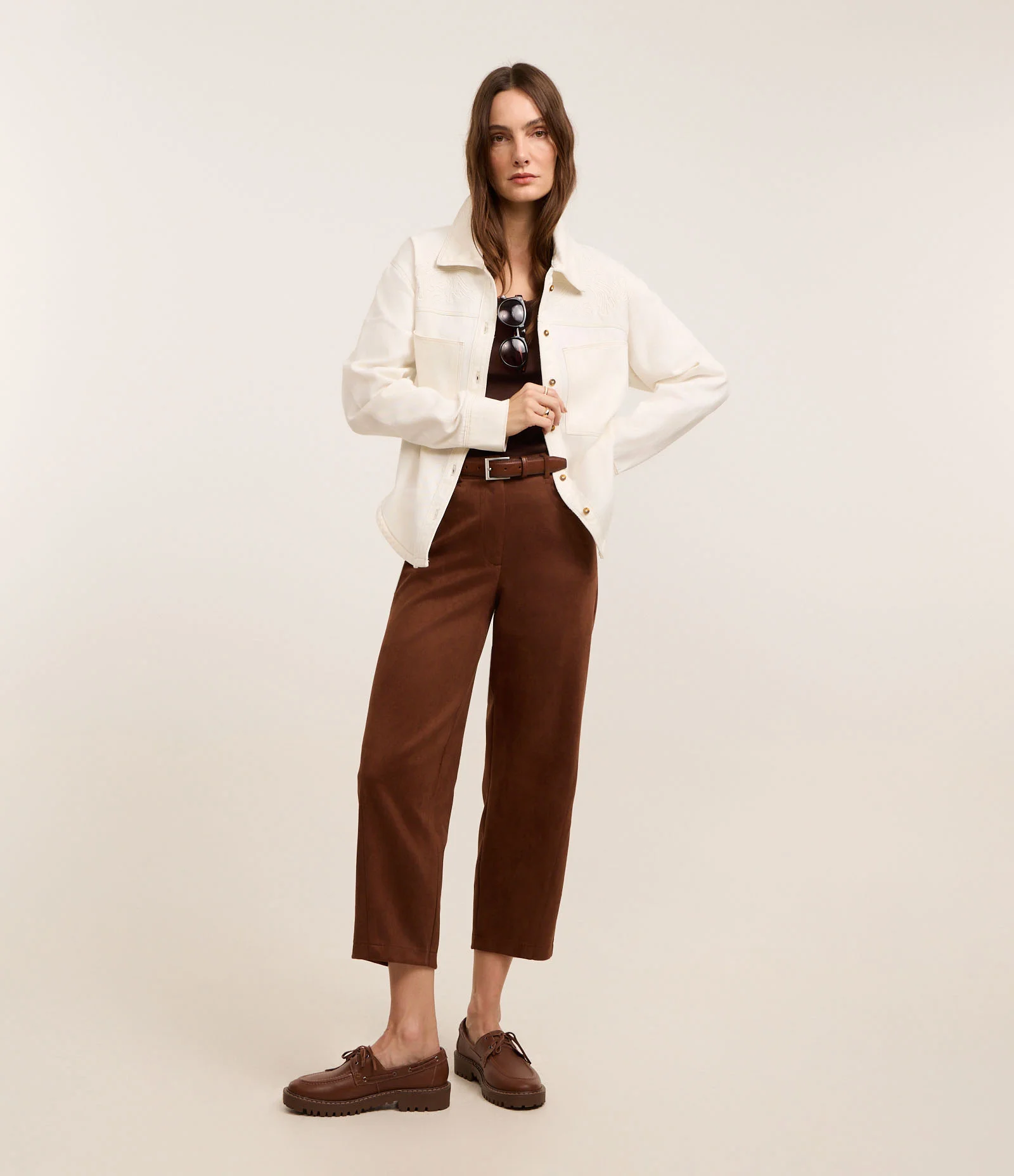 Camisa Overshirt em Sarja com Bordado Floral e Bolsos Branco 1