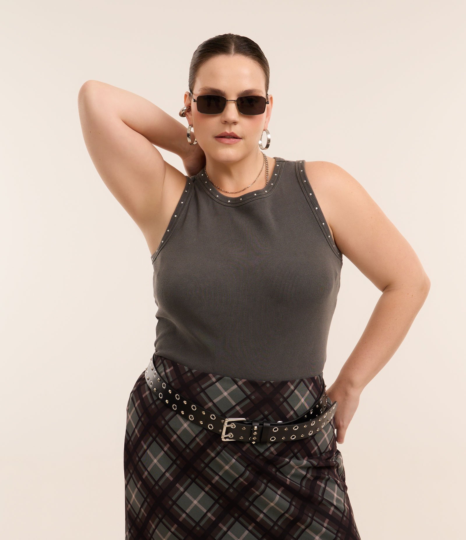 Regata Estonada com Brilhos Curve & Plus Size Preto 2