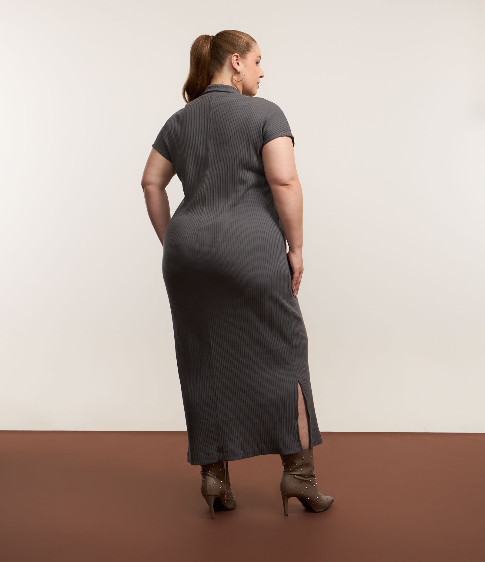 Vestido Curto em Ribana com Gola Polo Curve & Plus Size Cinza 2
