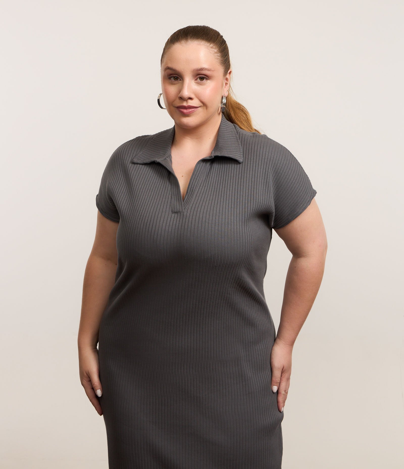 Vestido Curto em Ribana com Gola Polo Curve & Plus Size Cinza 3