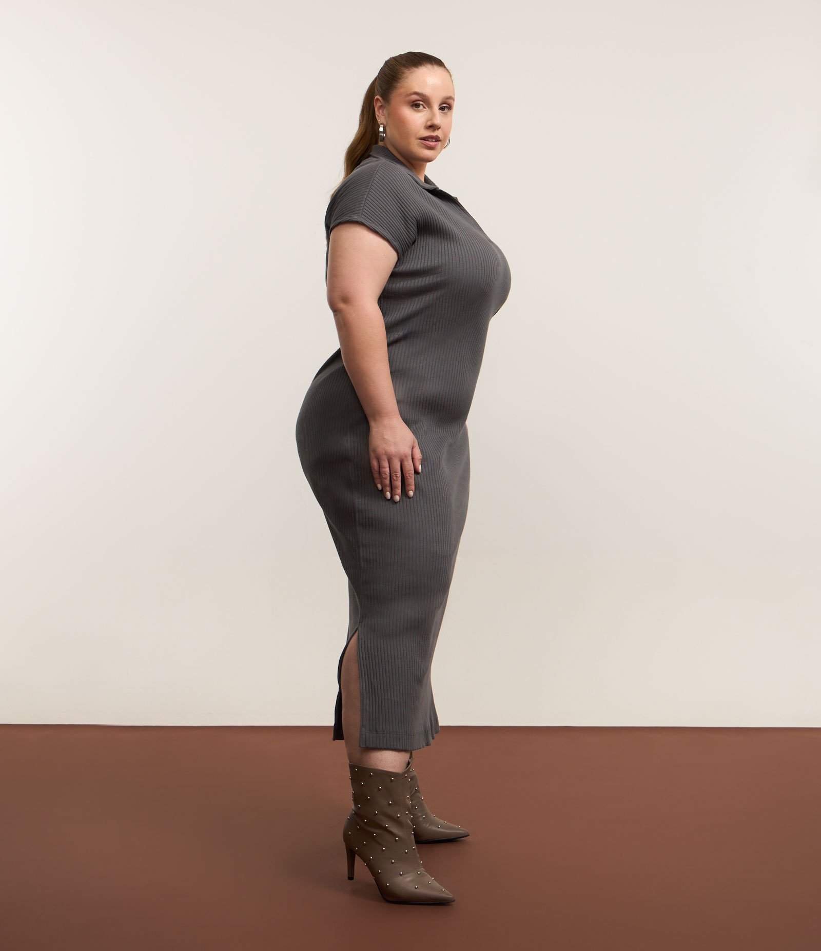 Vestido Curto em Ribana com Gola Polo Curve & Plus Size Cinza 4