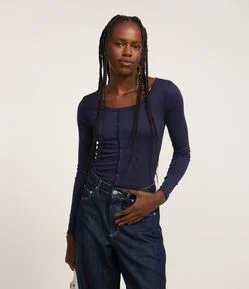 Blusa em Ribana com Textura e Botõezinhos