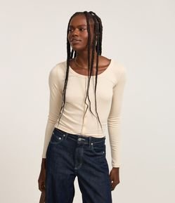 Blusa em Ribana com Textura e Botõezinhos