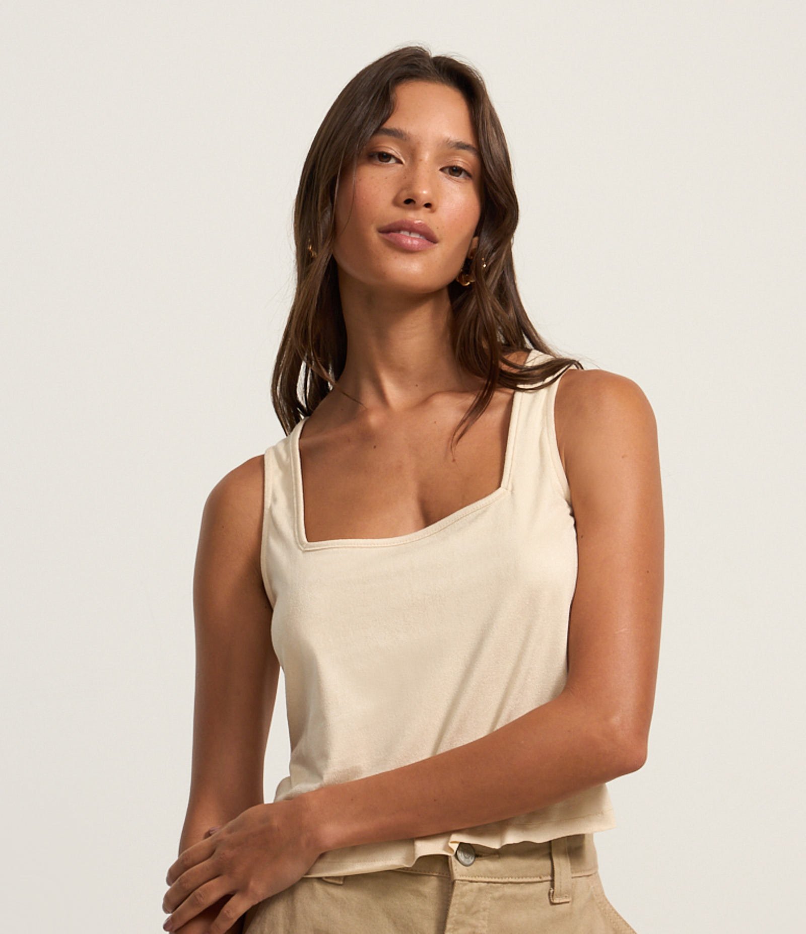 Blusa em Suede com Decote Quadrado Bege 1