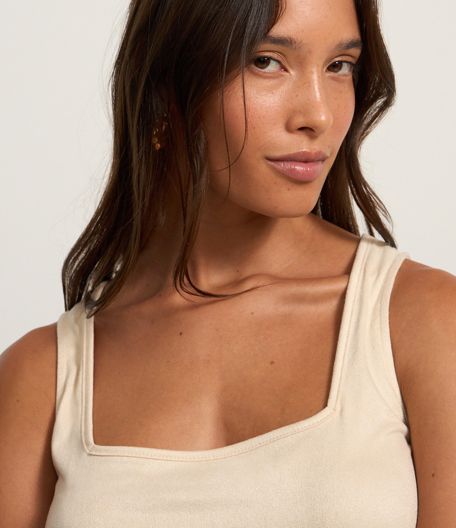 Blusa em Suede com Decote Quadrado Bege 3