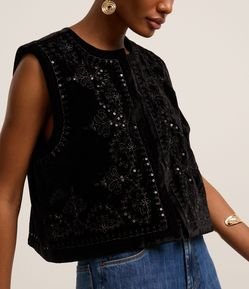 Colete Boho em Veludo com Paetês no Bordado Arabesco