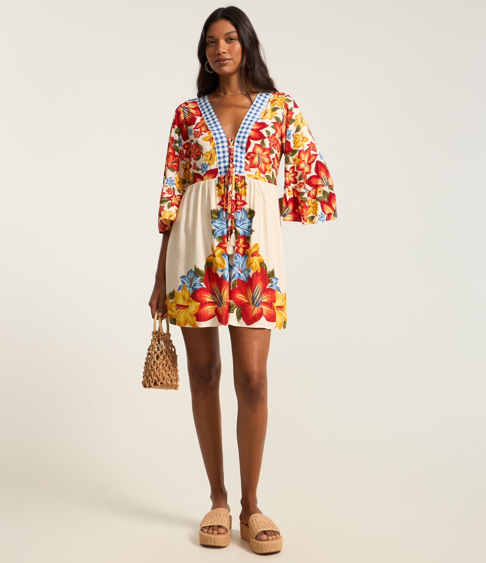 Vestido Curto em Viscose Floral com Manga 
3/4 Bege 1