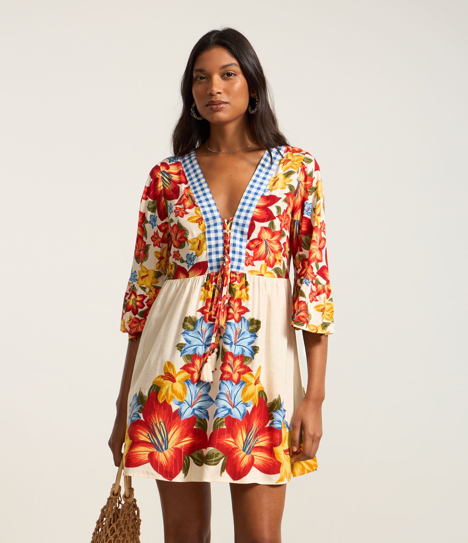 Vestido Curto em Viscose Floral com Manga 
3/4 Bege 2