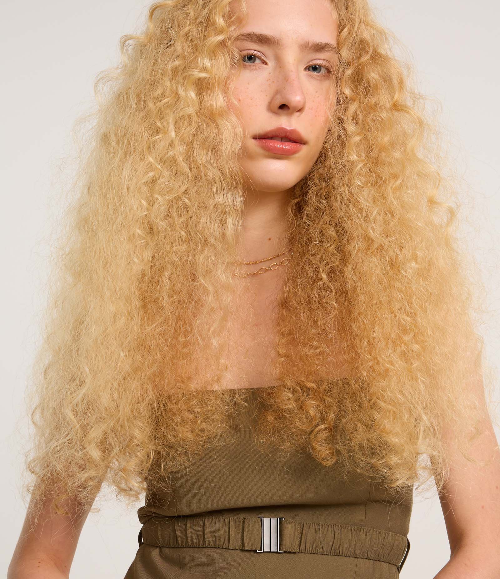 Blusa em Crepe Tomara que Caia cm Cinto Elástico Verde 4