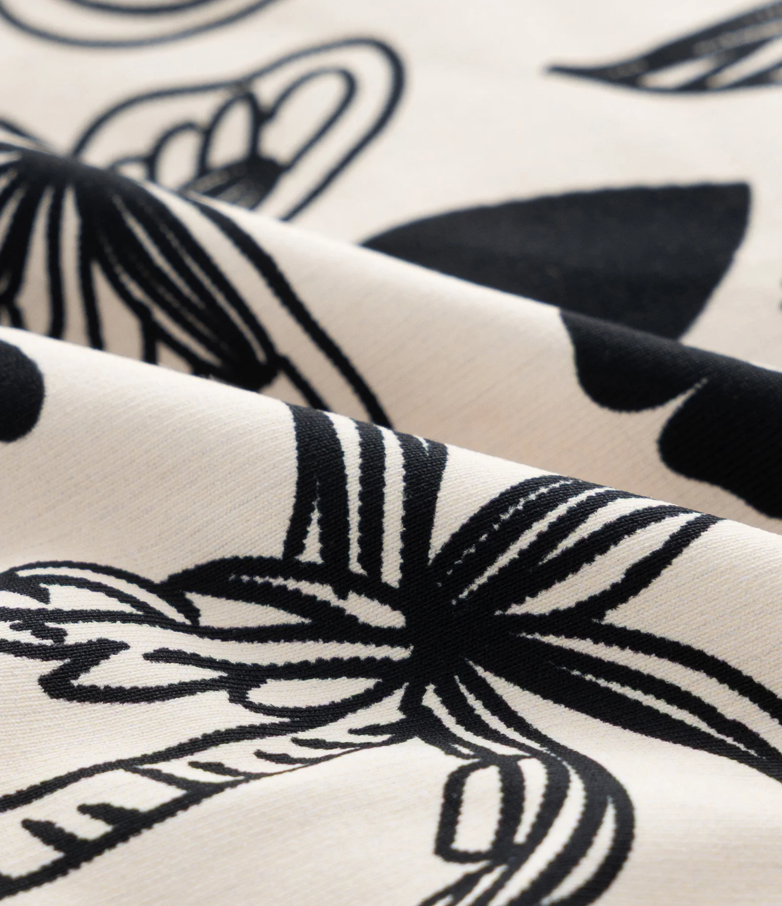 Biquíni Infantil com Tiras Laterais e Estampa Tropical - Tam 5 a 14 Anos Bege/Preto 7