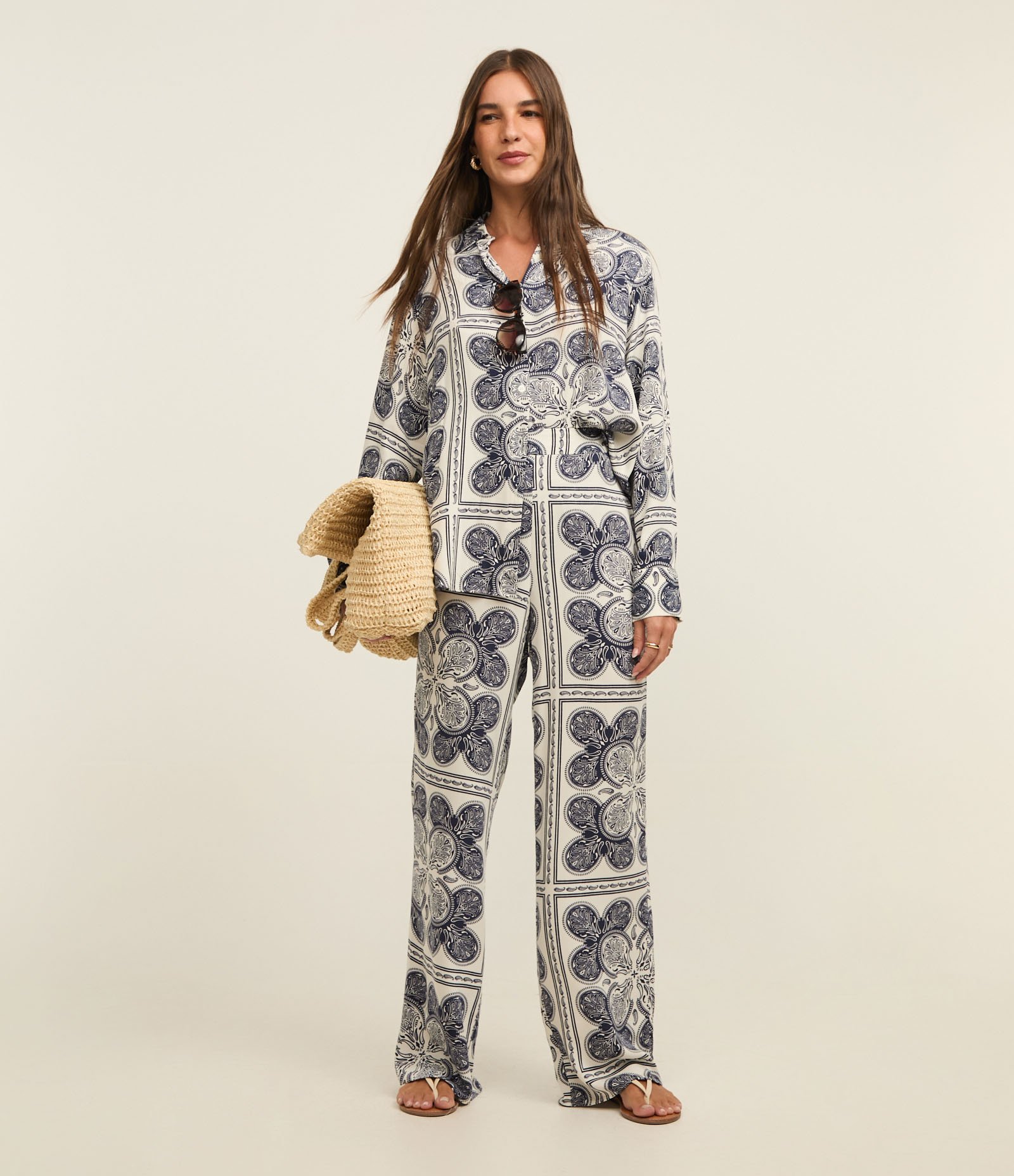 Camisa Ampla em Viscose com Estampa Paisley Azul/Branco 2