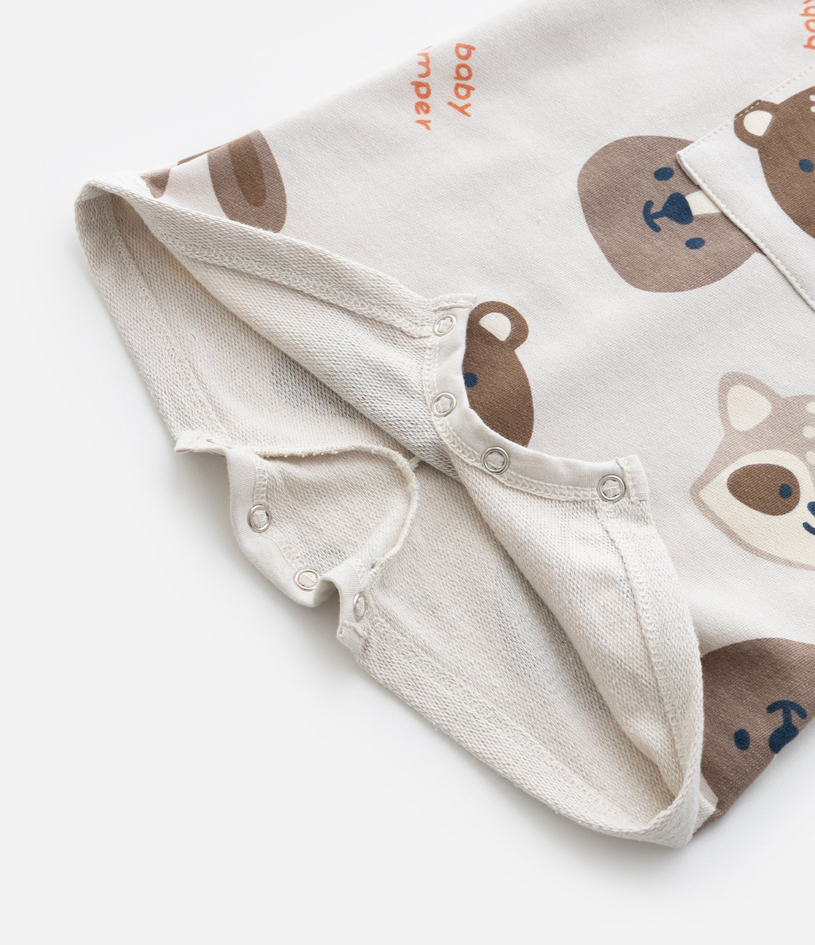 Jardineira Infantil com Bolso e Estampa Bichinhos - Tam 0 a 8 meses Bege 4