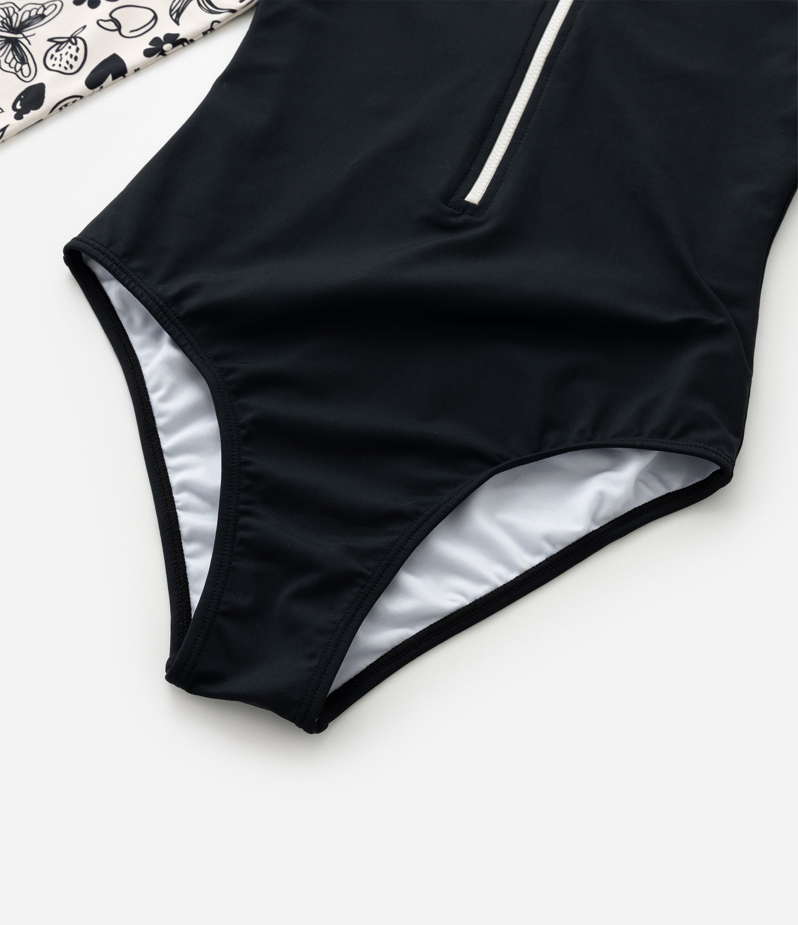 Maiô Infantil com Proteção UV  e Mangas Estampadas - Tam 5 a 14 Anos Preto 4