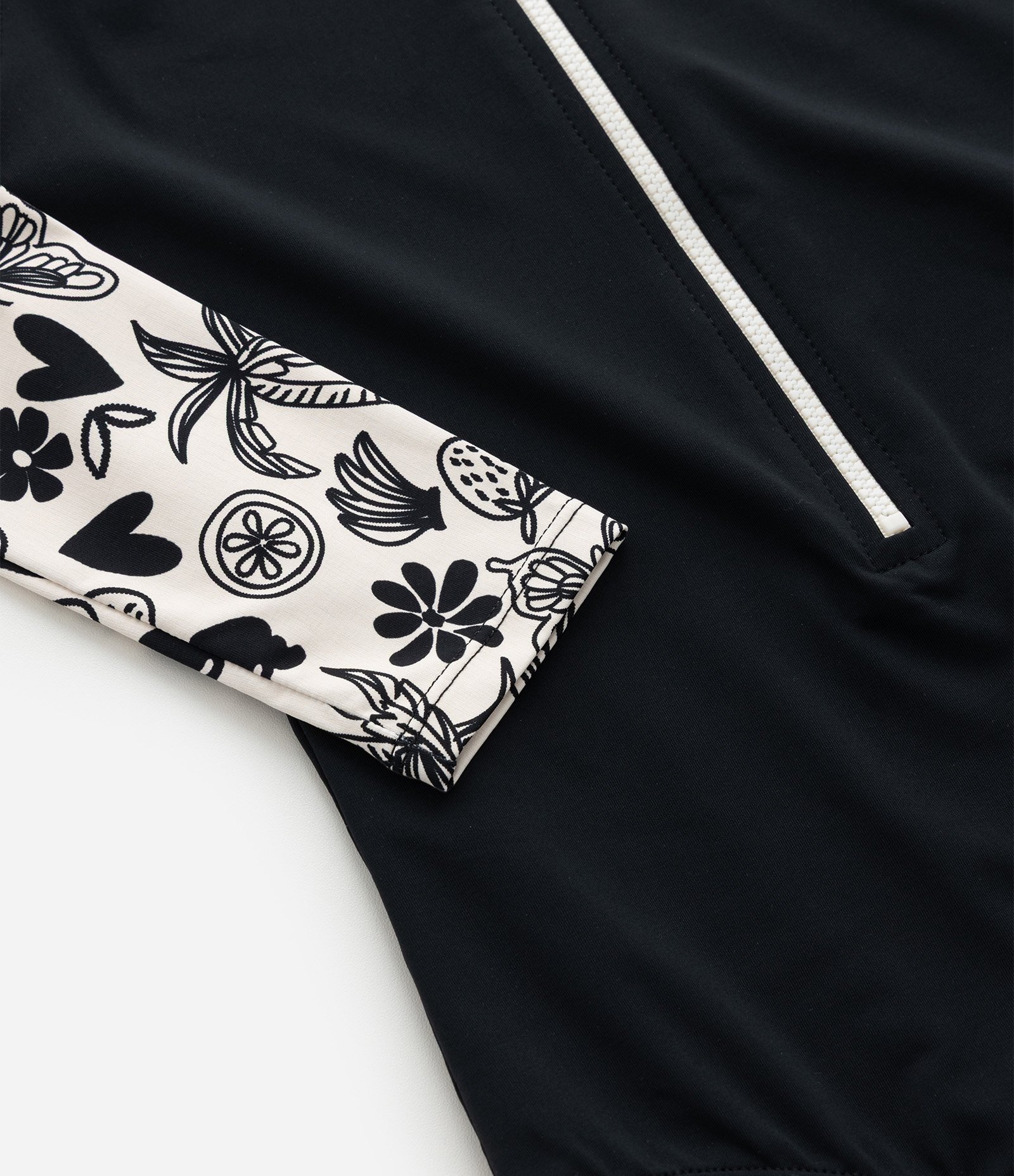 Maiô Infantil com Proteção UV  e Mangas Estampadas - Tam 5 a 14 Anos Preto 5