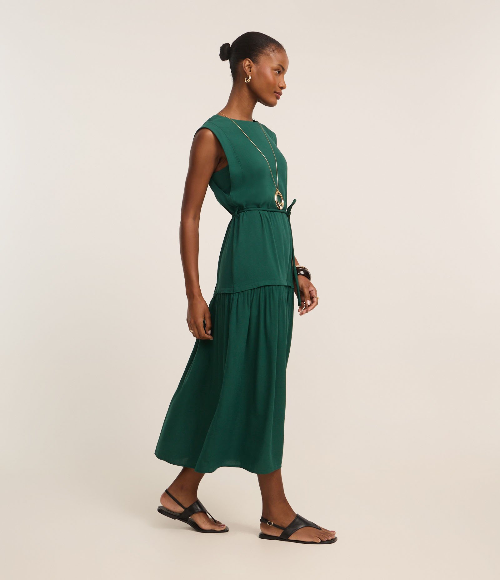 Vestido Evasê Midi em Viscolinho com Cinto Corda Verde Escuro 4