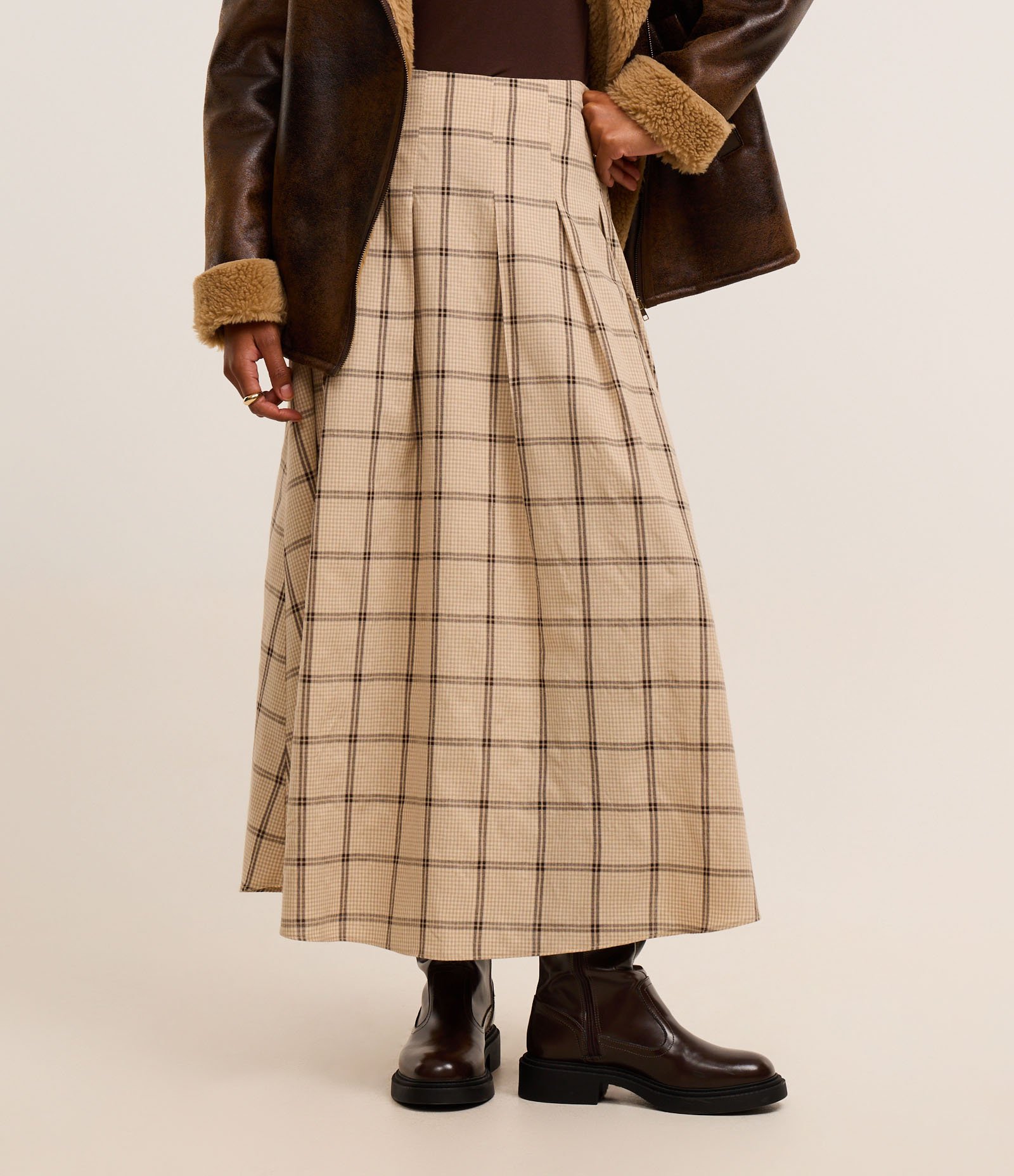 Saia Evasê Longa em Cambraia Xadrez com Pregas Bege 3