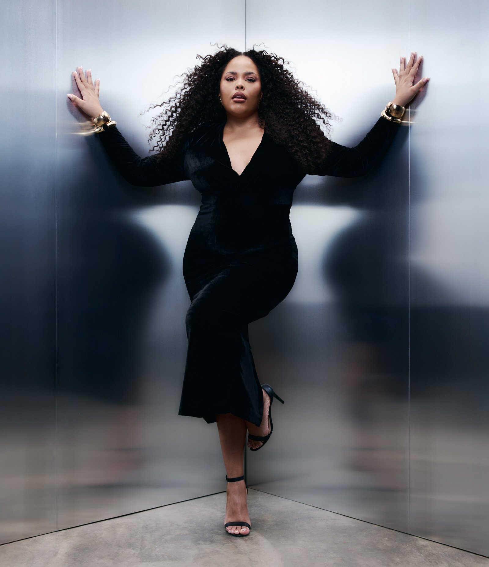 Vestido Midi em Veludo Coleção Rita Carreira Curve & Plus Size Preto 1