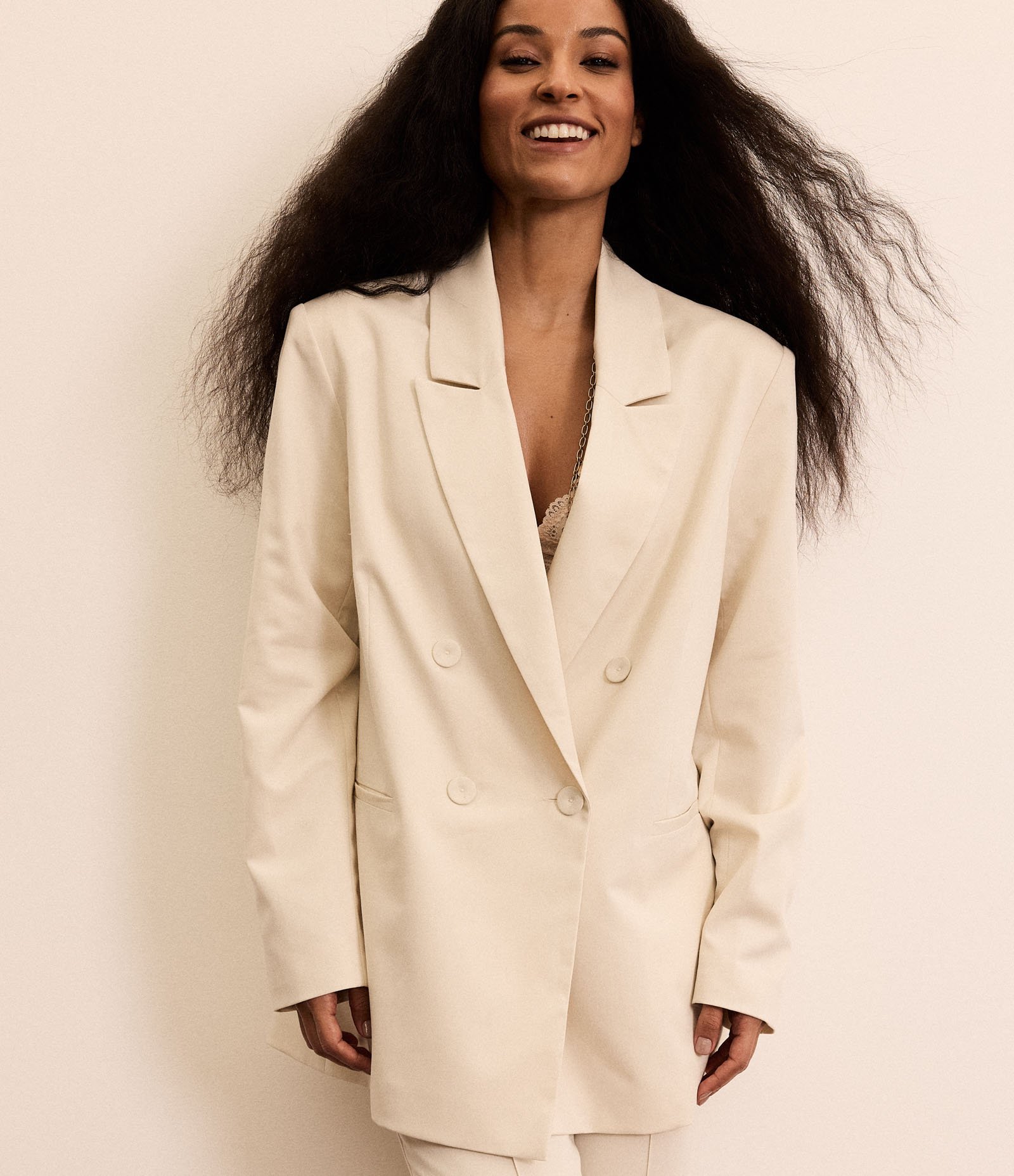 Blazer em Alfaiataria Boho Transpassado com Bolsos Frontais Off White 1