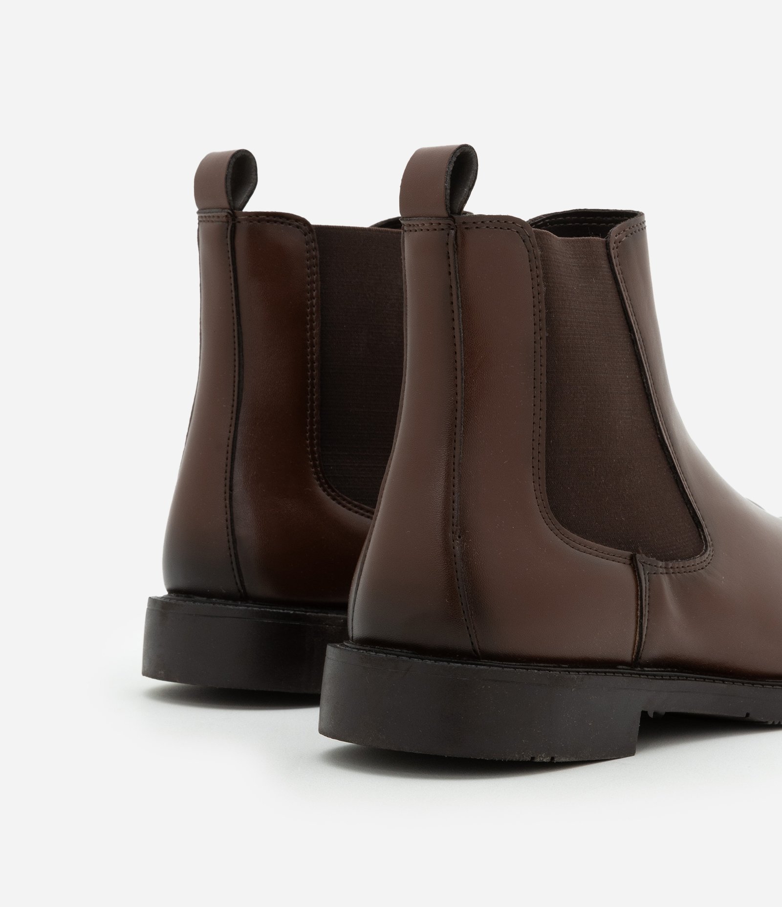 Bota em Material Sintético com Cano Médio Marrom 3