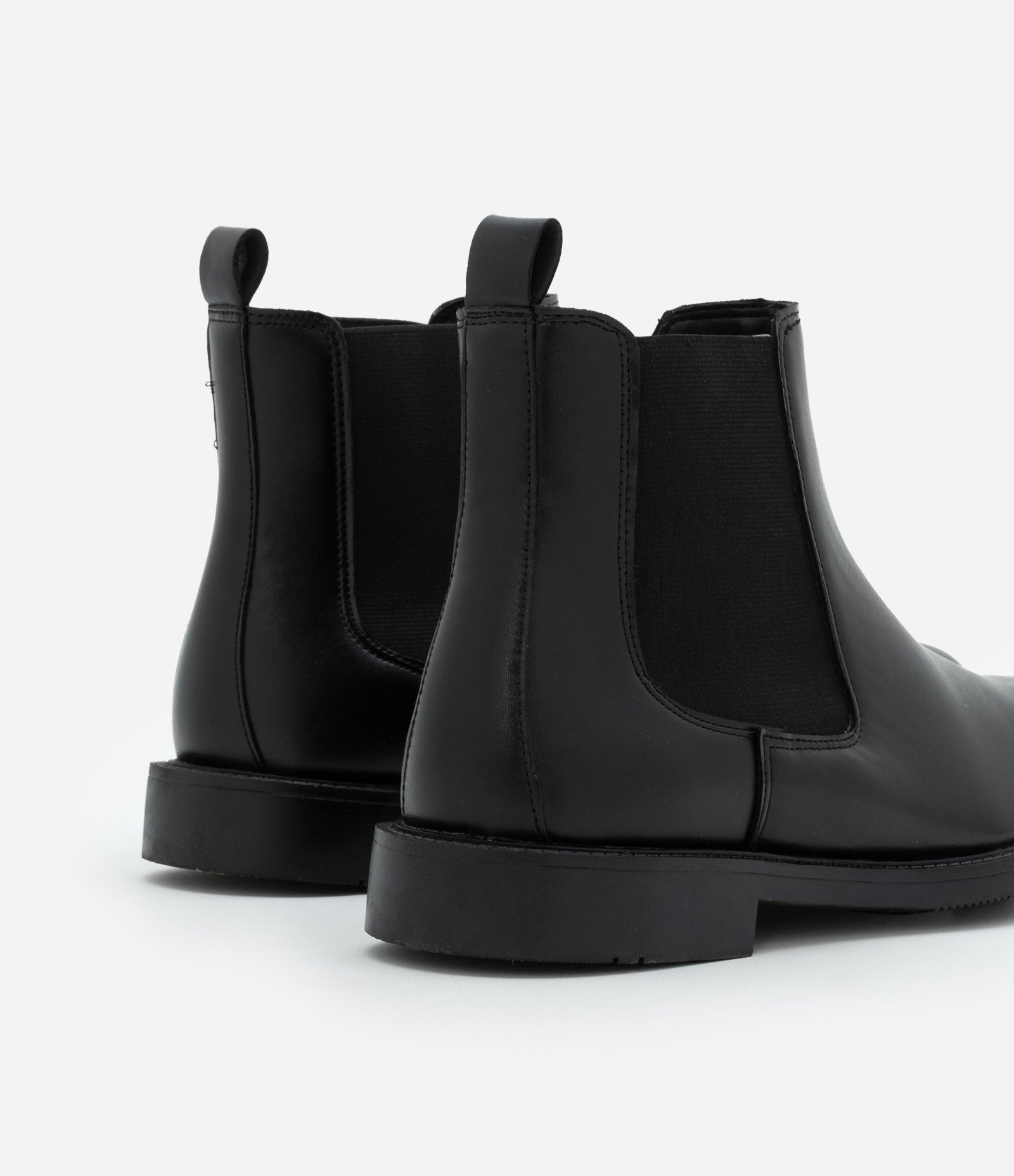 Bota em Couro com Cano Médio Preto 3