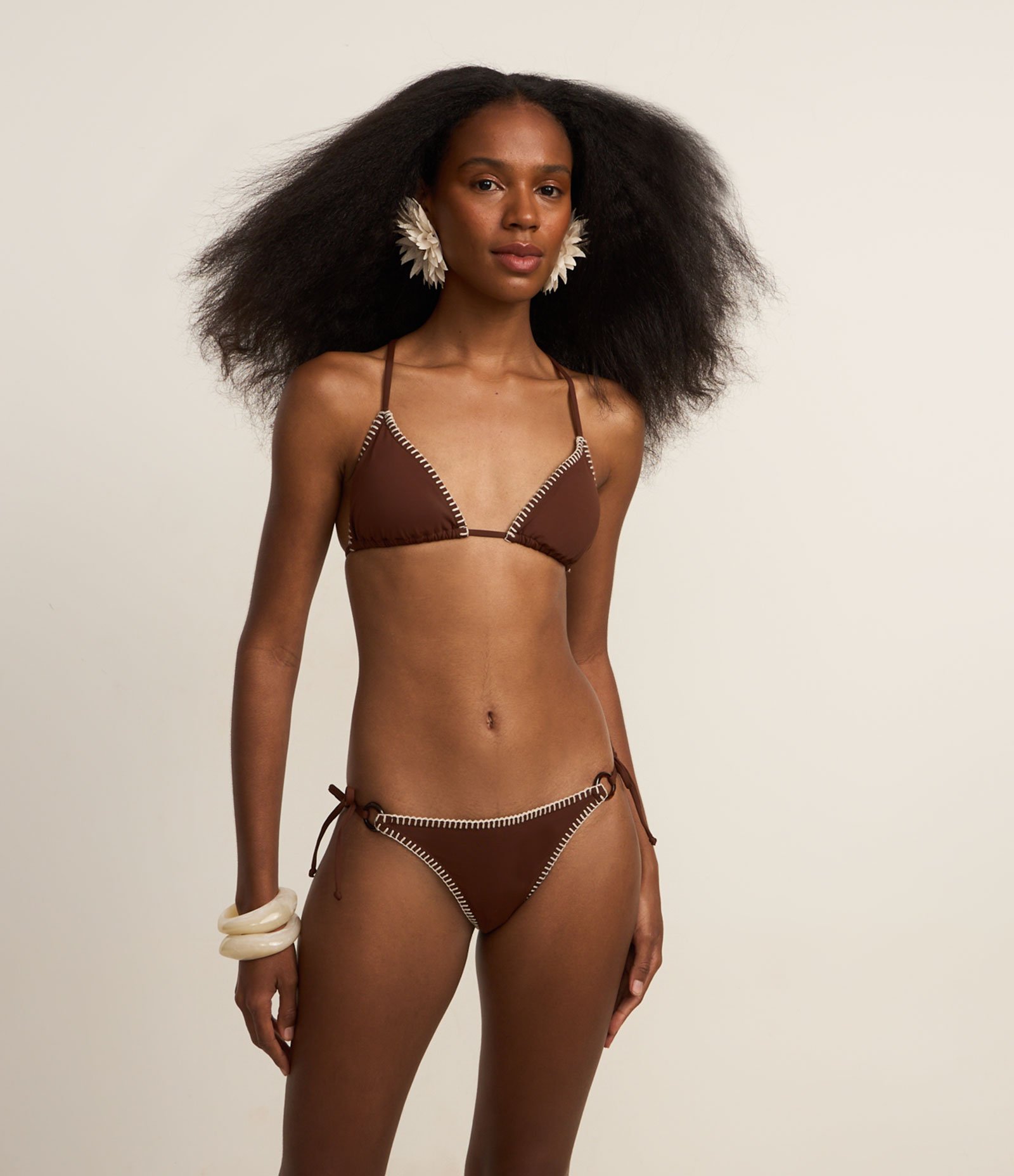 Biquíni Calcinha Lacinho em Microfibra com Costura Aparente Marrom 1