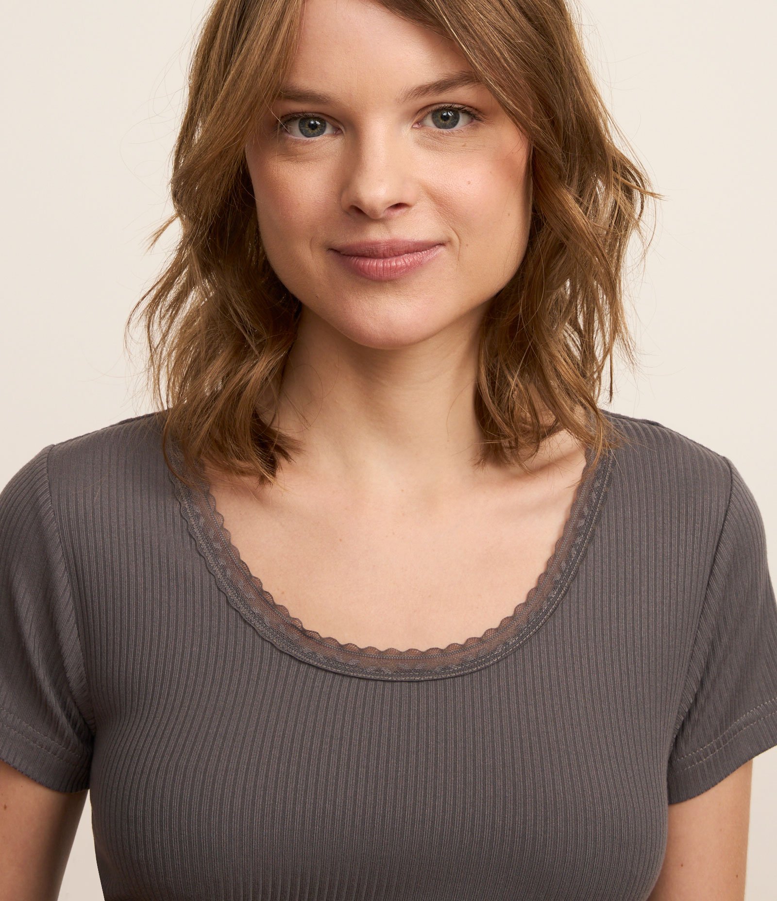 Pijama Longo com Blusa Canelada e Calça Xadrez Cinza/Branco 2