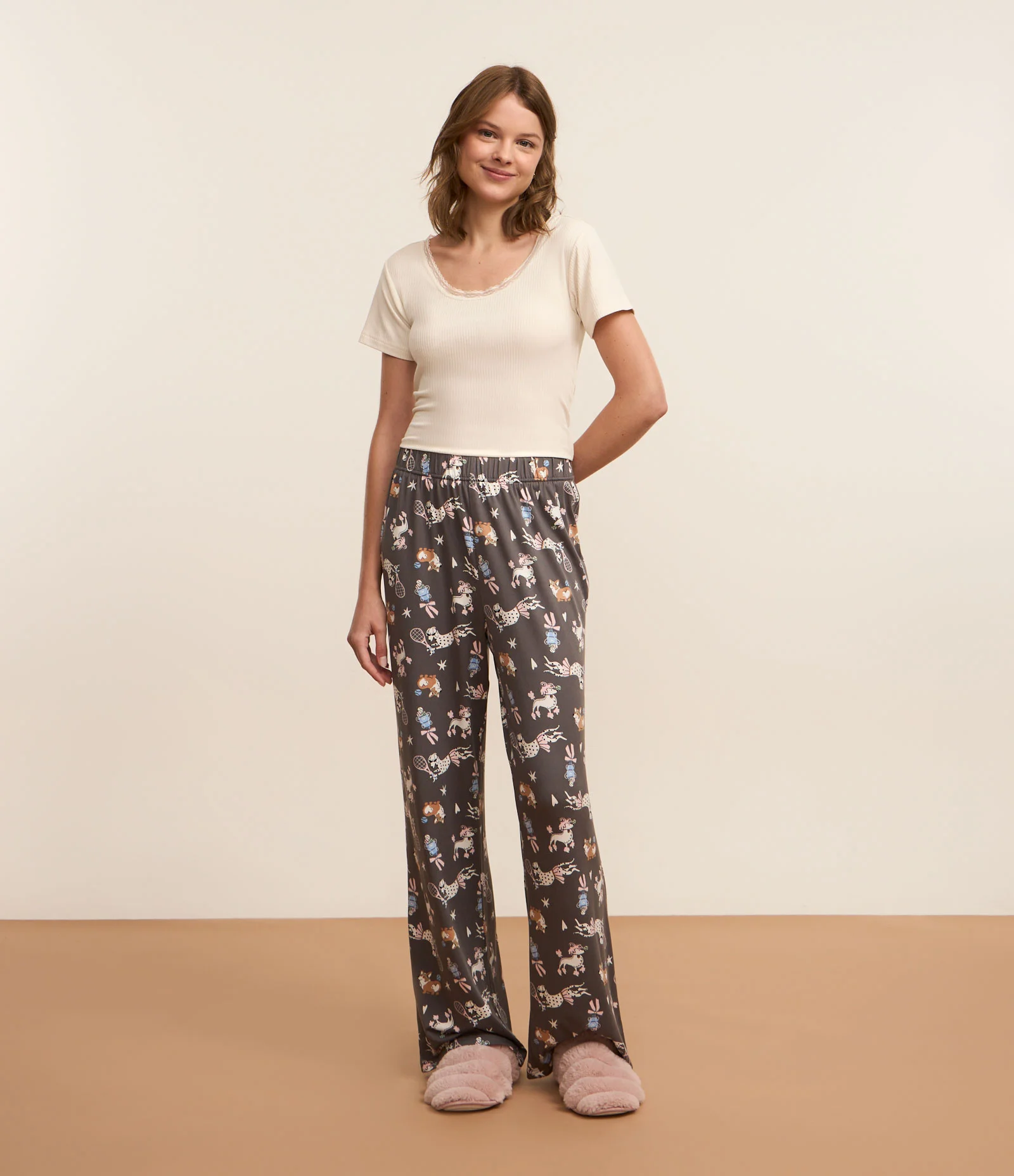 Pijama Longo Canelado com Calça Estampa de Dogs Esportistas Branco/Cinza 1