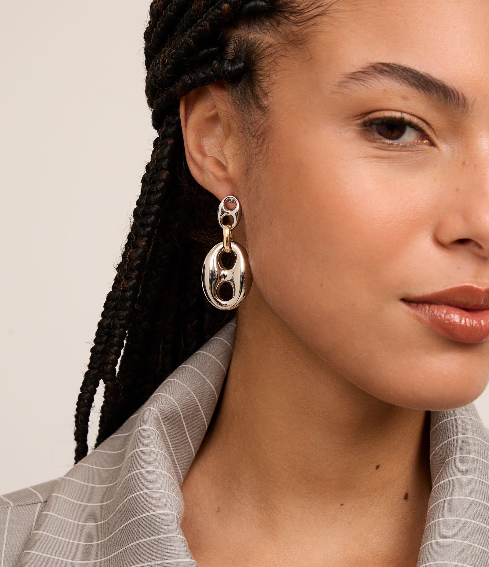 Brinco Médio com Elos de Tampa de Latinha Bicolor Prata/Dourado 1