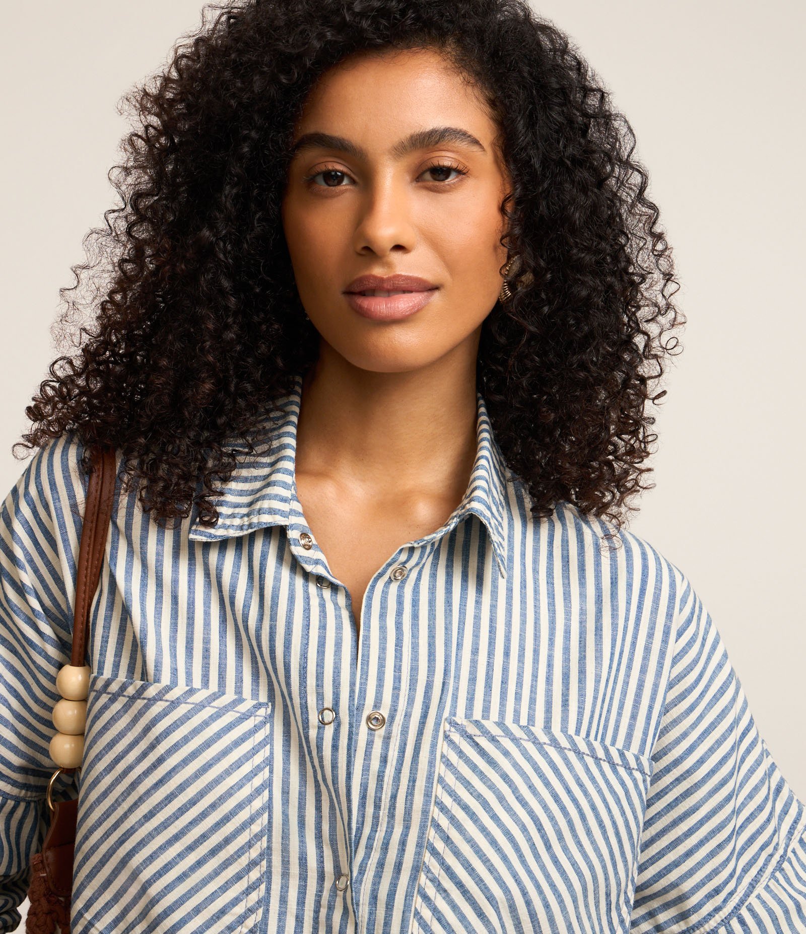Camisa Jeans com Bolsos e Estampa de Listras Branco/Azul 3