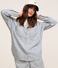 Camisa Jeans com Bolsos e Estampa de Listras