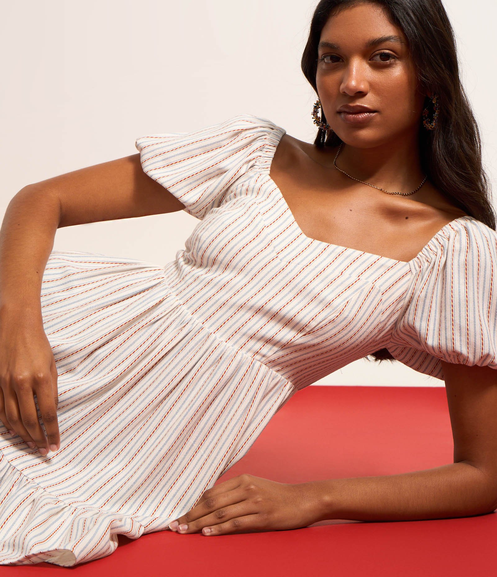 Vestido Curto em Viscose com Linho e Manga Bufante Bege 5