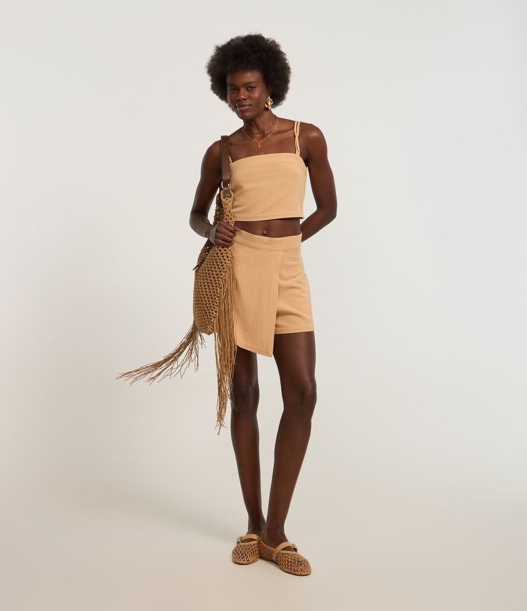 Short Saia em Crepe Com Transpasse Frontal Bege