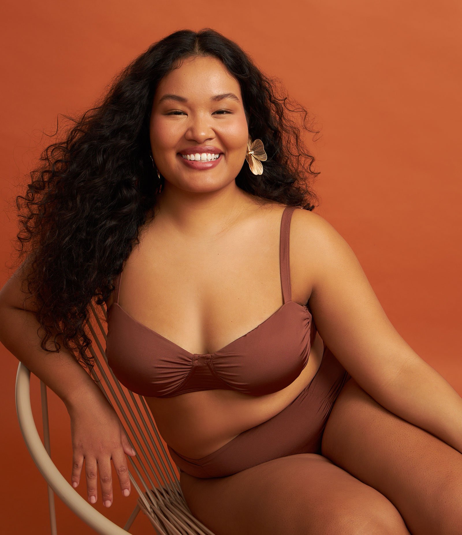 Biquíni Top Meia Taça com Franzido Ashua Curve e Plus Size Marrom 1