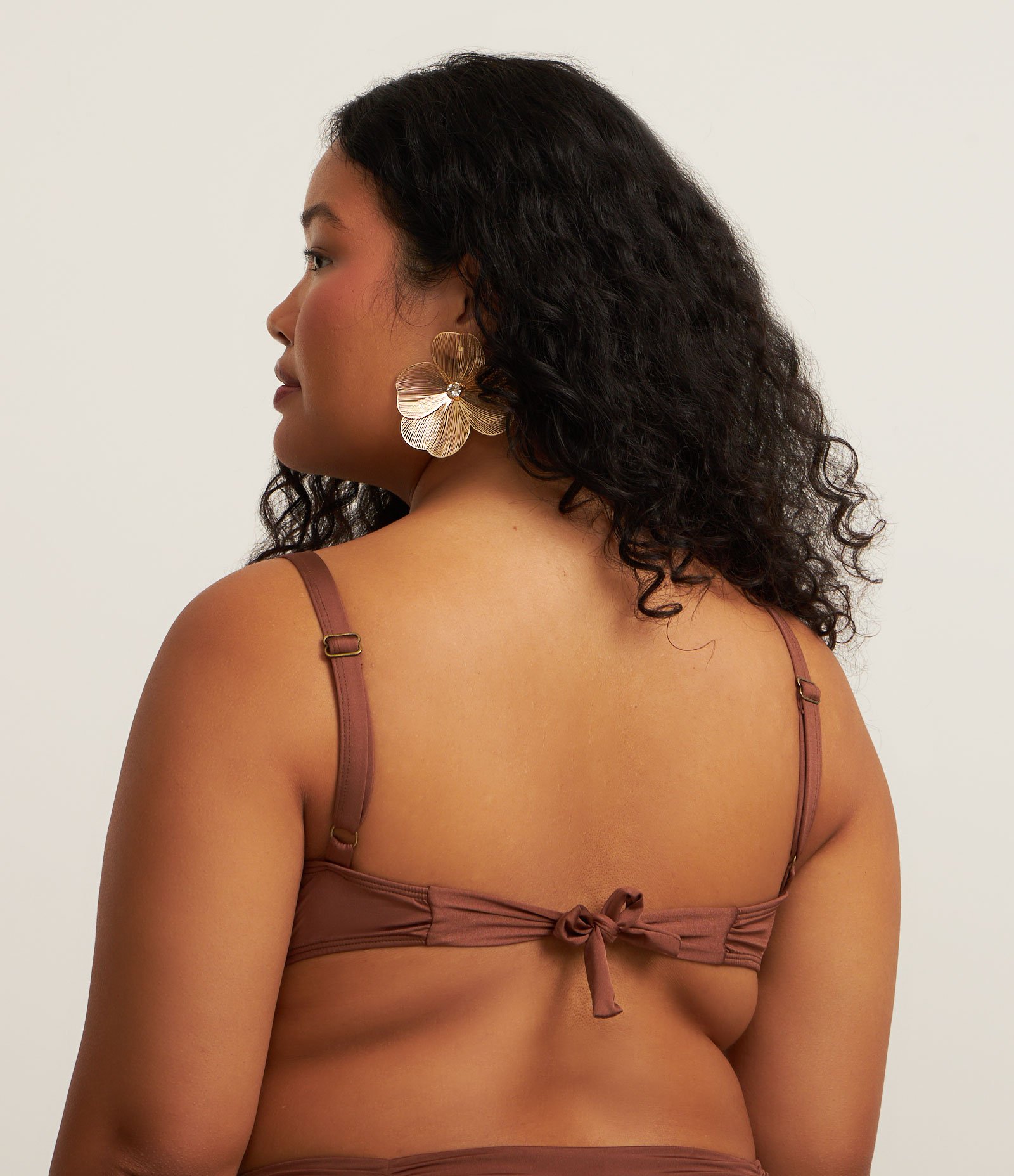 Biquíni Top Meia Taça com Franzido Ashua Curve e Plus Size Marrom 4