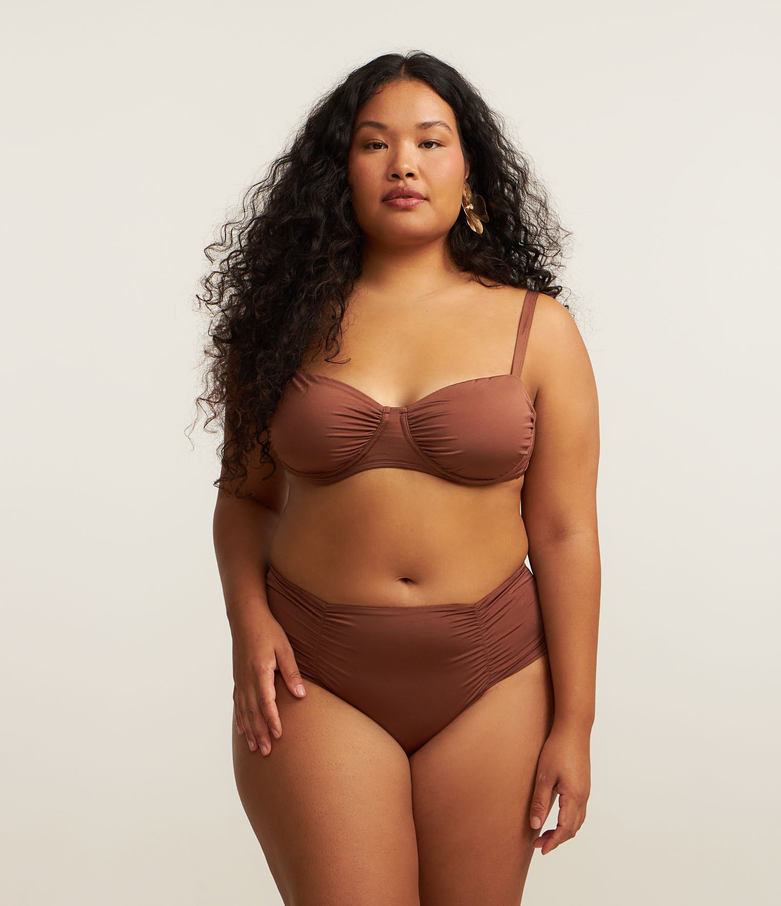 Biquíni Calcinha Pala Larga Franzida Ashua Curve e Plus Size Marrom 5
