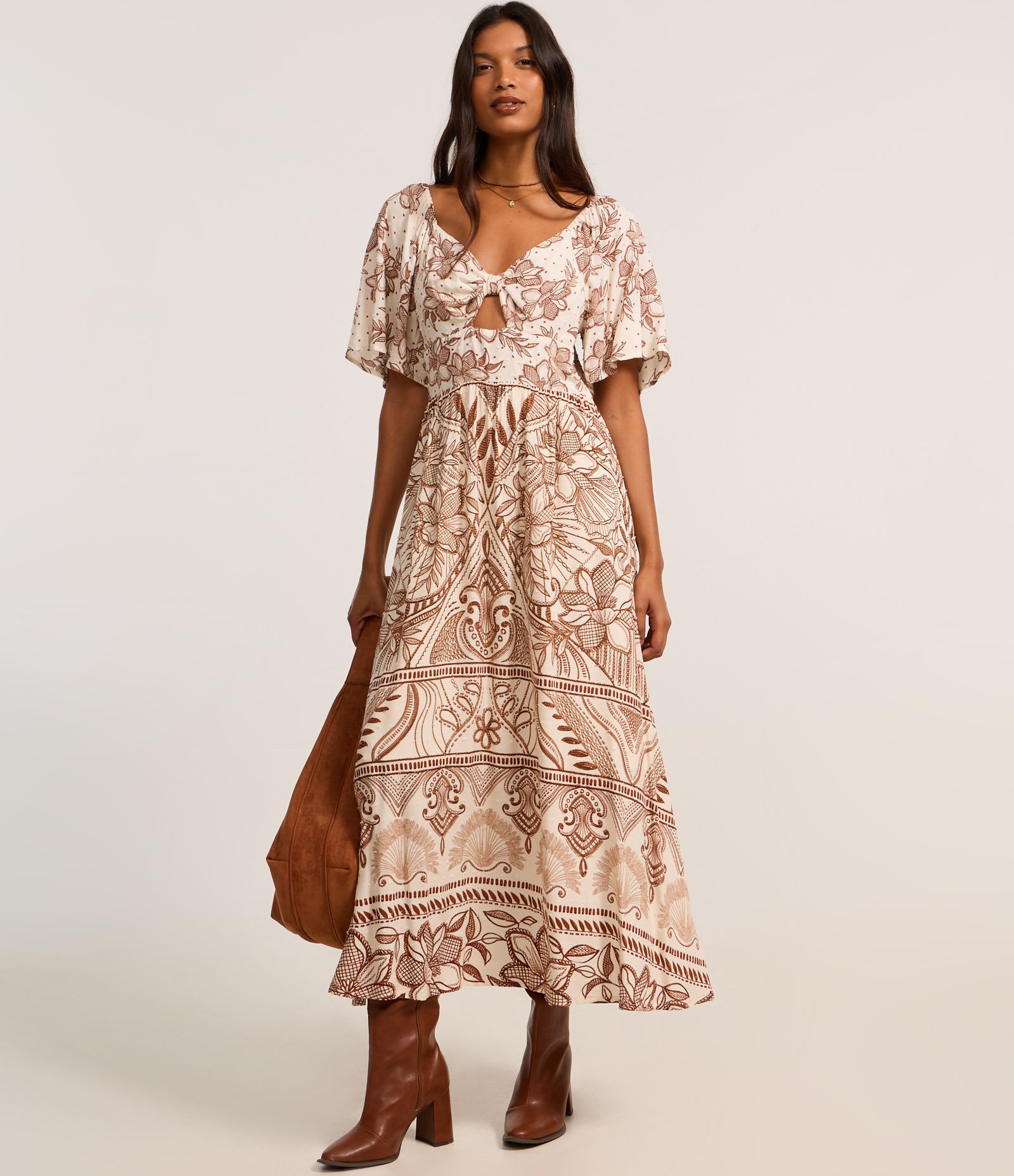 Vestido Evasê New Midi em Viscose Floral e Recorte Vazado no Busto Bege 2