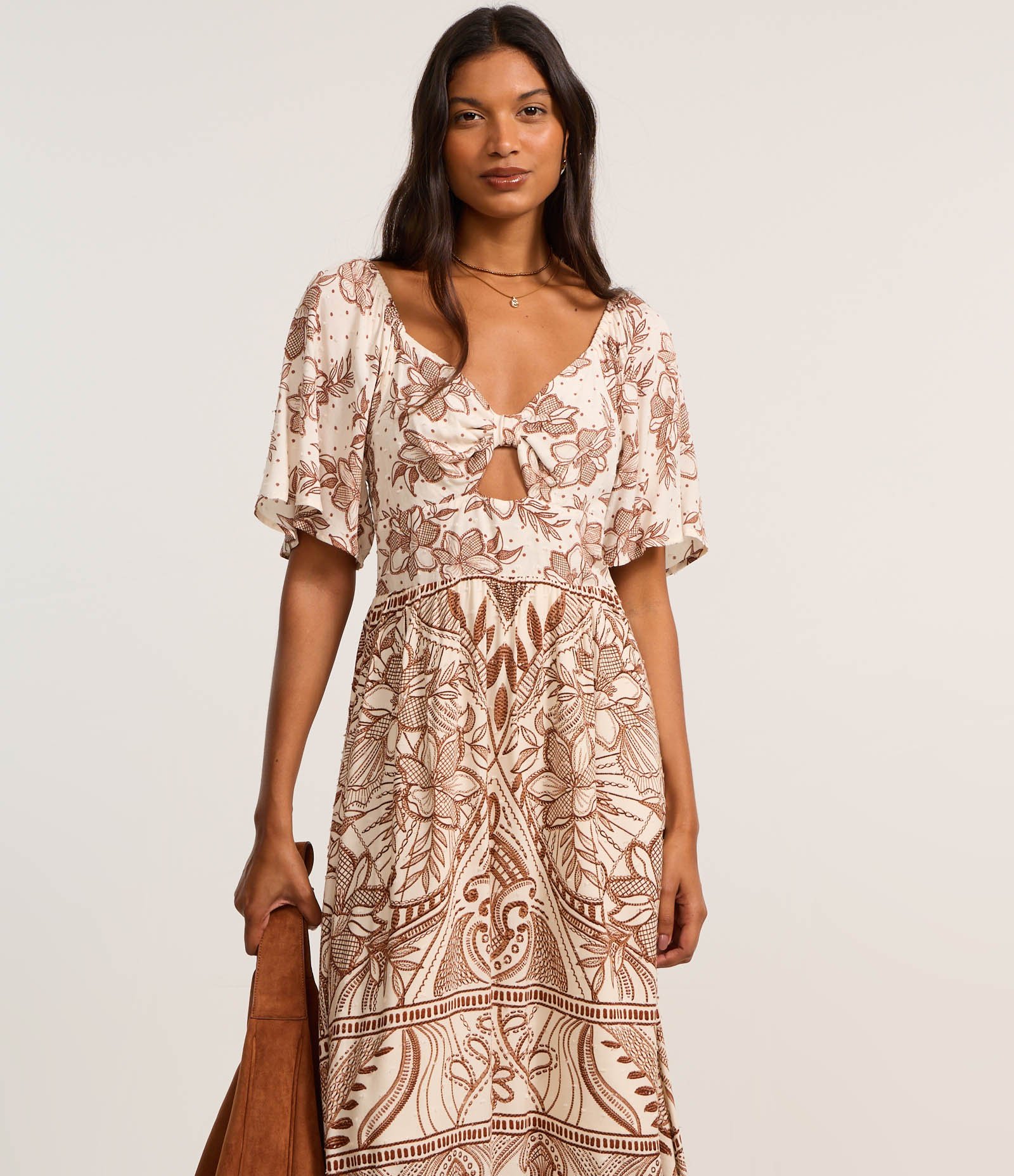 Vestido Evasê New Midi em Viscose Floral e Recorte Vazado no Busto Bege 3