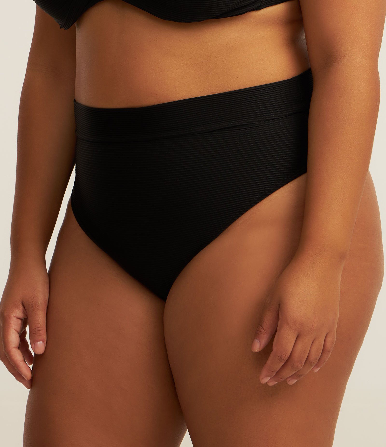 Biquíni Calcinha Hot Pants Canelada Curve e Plus Size Preto 3