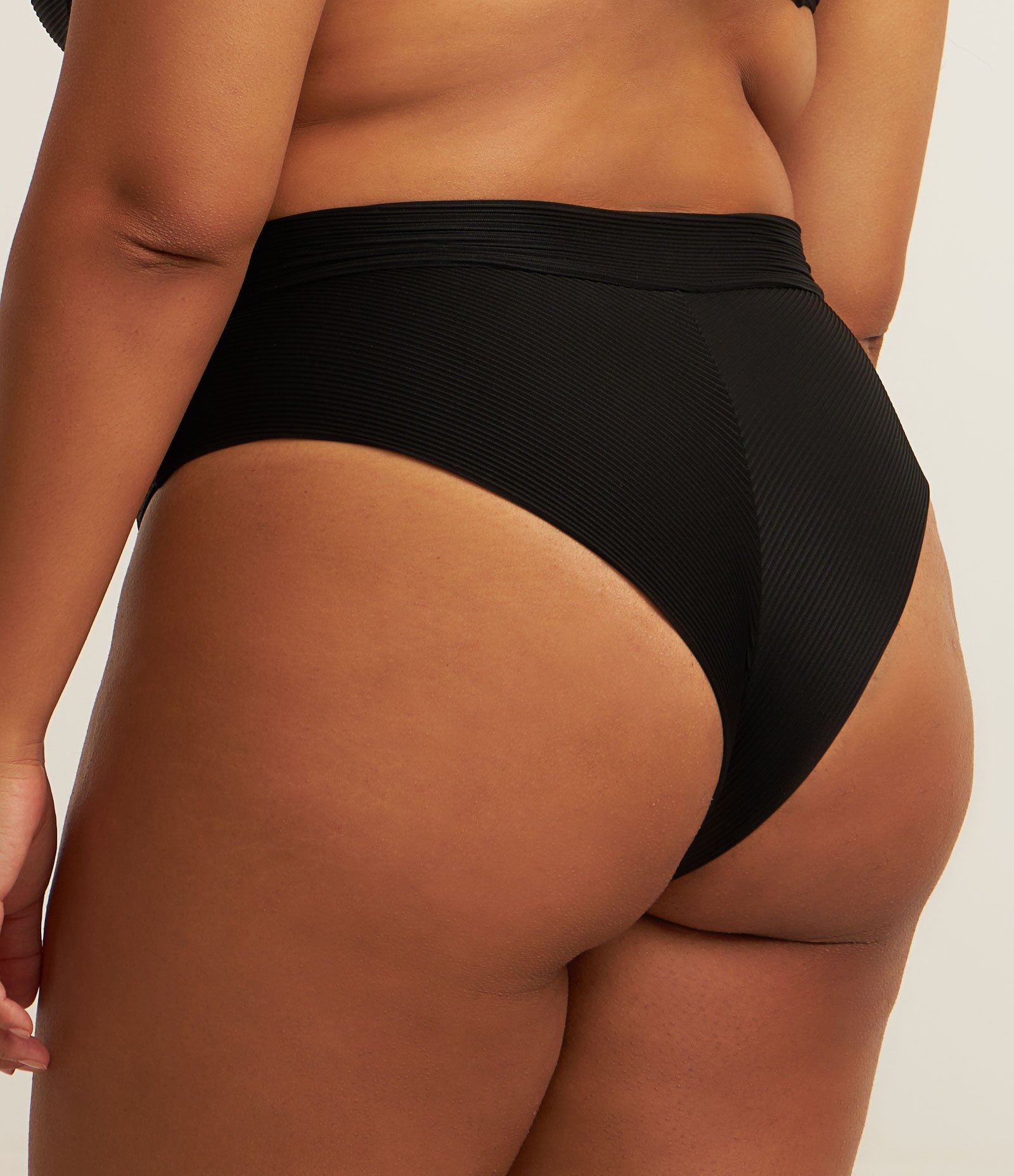 Biquíni Calcinha Hot Pants Canelada Curve e Plus Size Preto 4