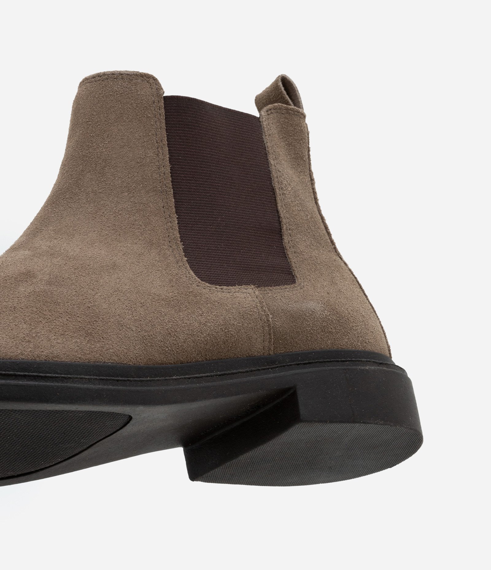 Bota Chelsea em Couro Camurça com Cano Curto Cinza 4