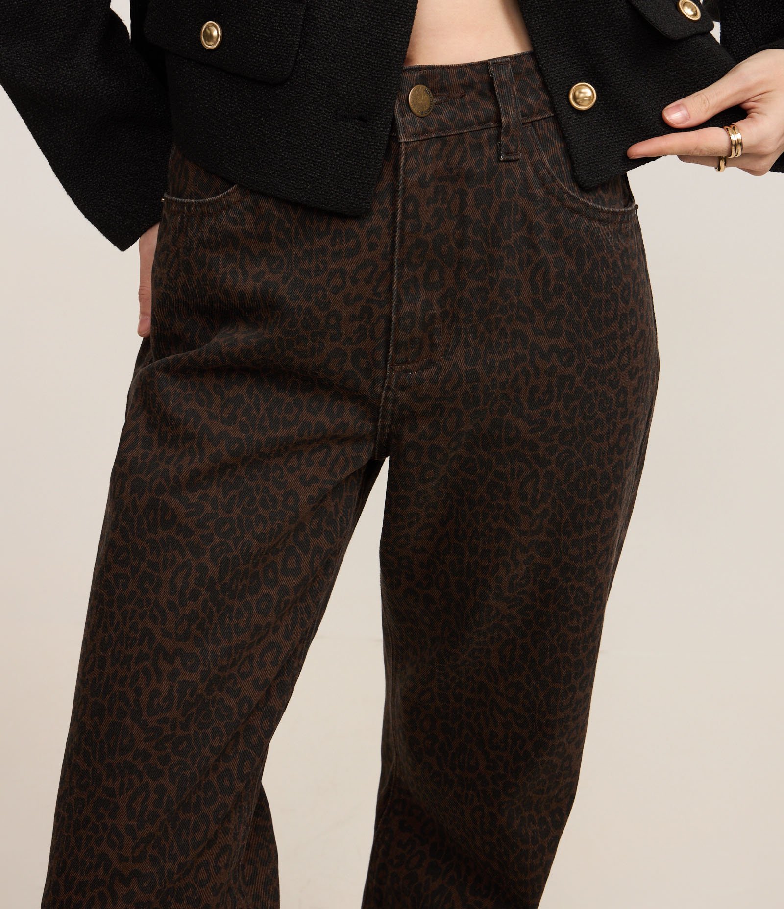 Calça Reta em Sarja Animal Print Oncinha com Cintura Alta Marrom 4
