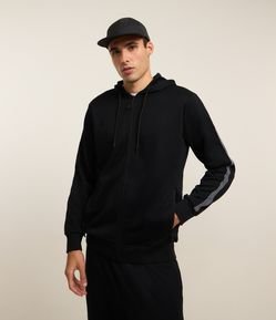 Casaco Esportivo Texturizado com Detalhe Contrastante e Bolsos