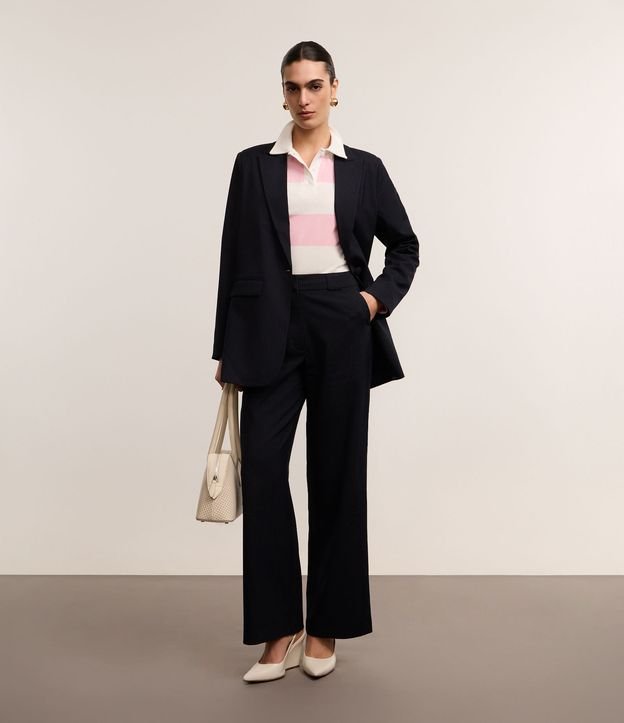 Blazer Oversized Alfaiatado com Risca de Giz e Fechamento Simples
